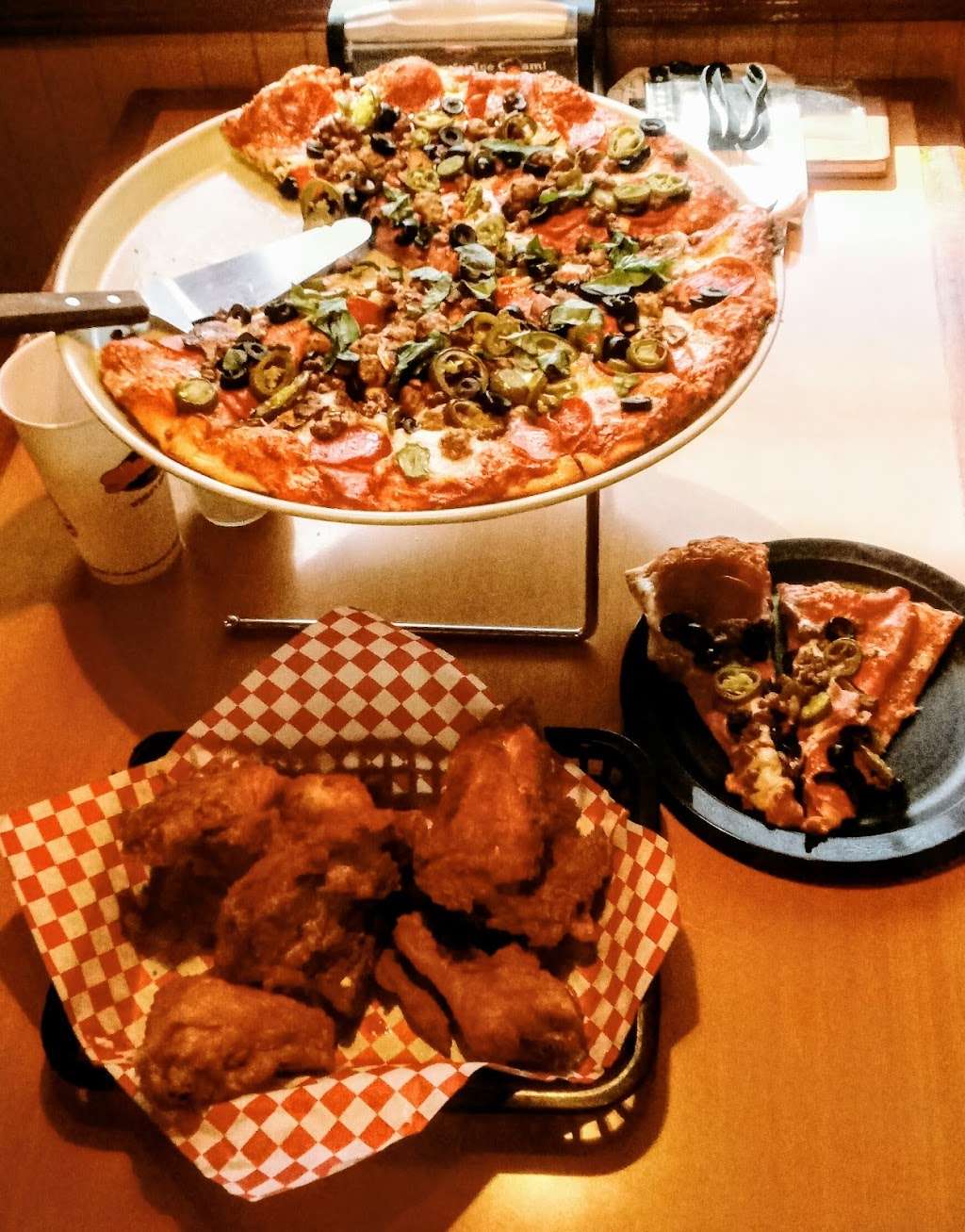 Shakeys Pizza Parlor | 6052 W Olympic Blvd, Los Angeles, CA 90036, USA | Phone: (323) 937-4234