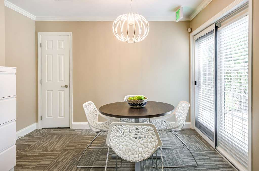 The Crossings at White Marsh Apartments | 1 Lincoln Woods Way, Perry Hall, MD 21128 | Phone: (410) 931-0600