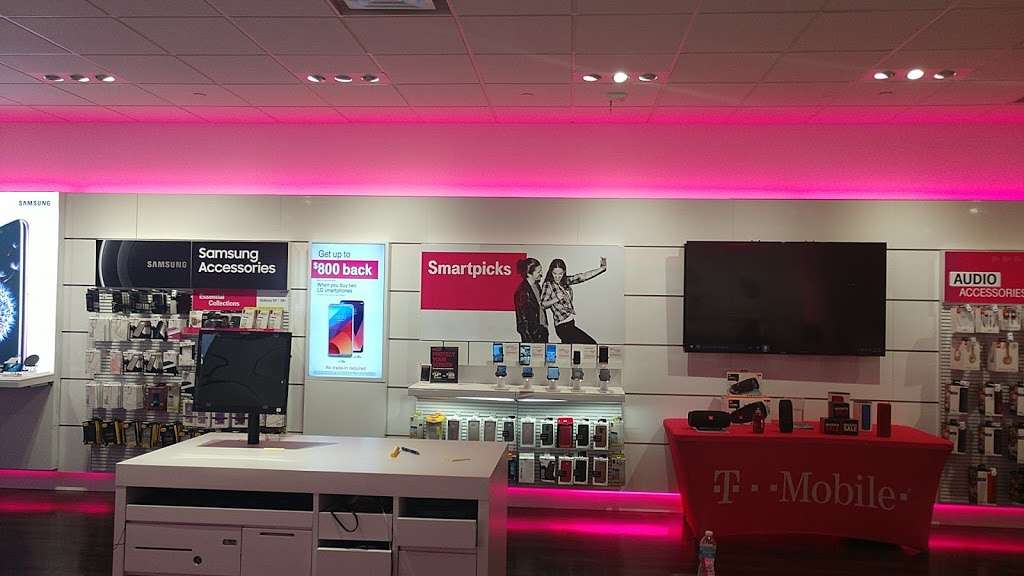 T-Mobile | 1536 N Federal Hwy, Fort Lauderdale, FL 33304, USA | Phone: (954) 666-6384