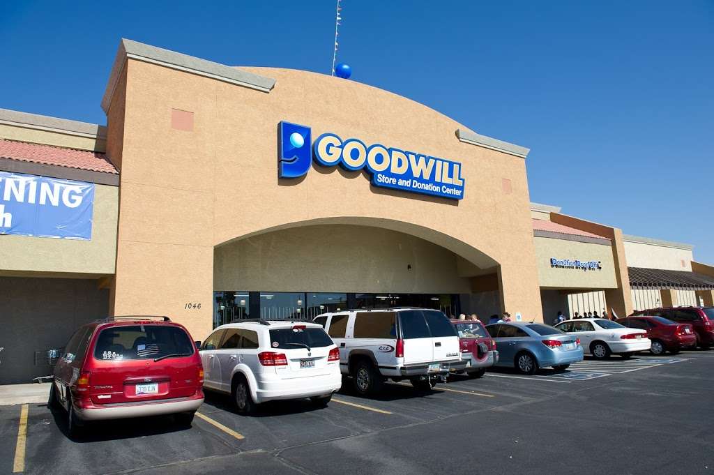 Southern & Country Club Goodwill Retail Store and Donations Cent | 1046 S Country Club Dr, Mesa, AZ 85210 | Phone: (480) 530-4722
