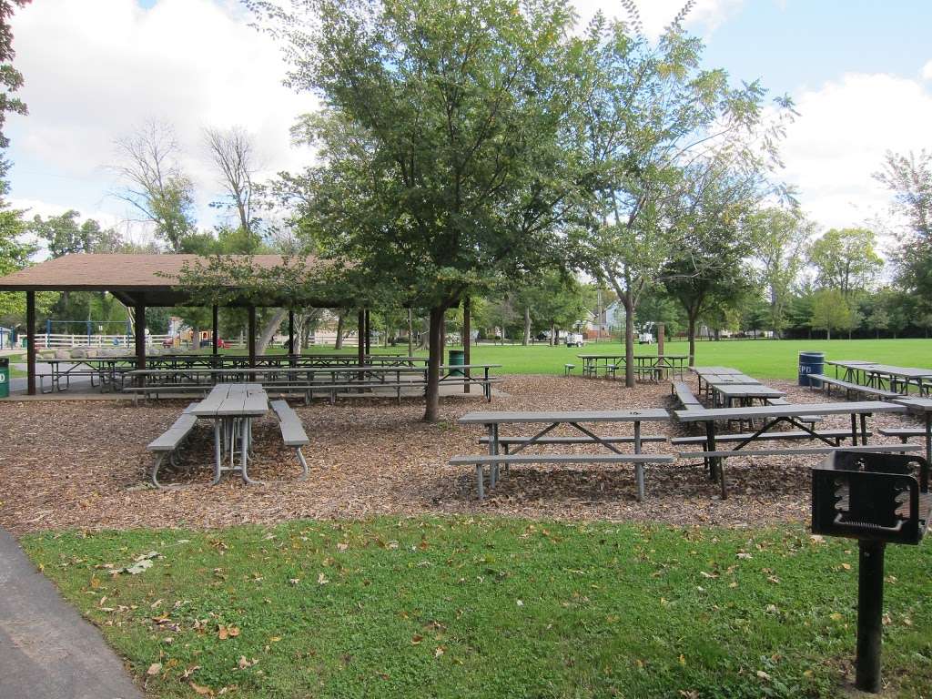 Salt Creek Park | 574 W 2nd St, Elmhurst, IL 60126 | Phone: (630) 993-8900