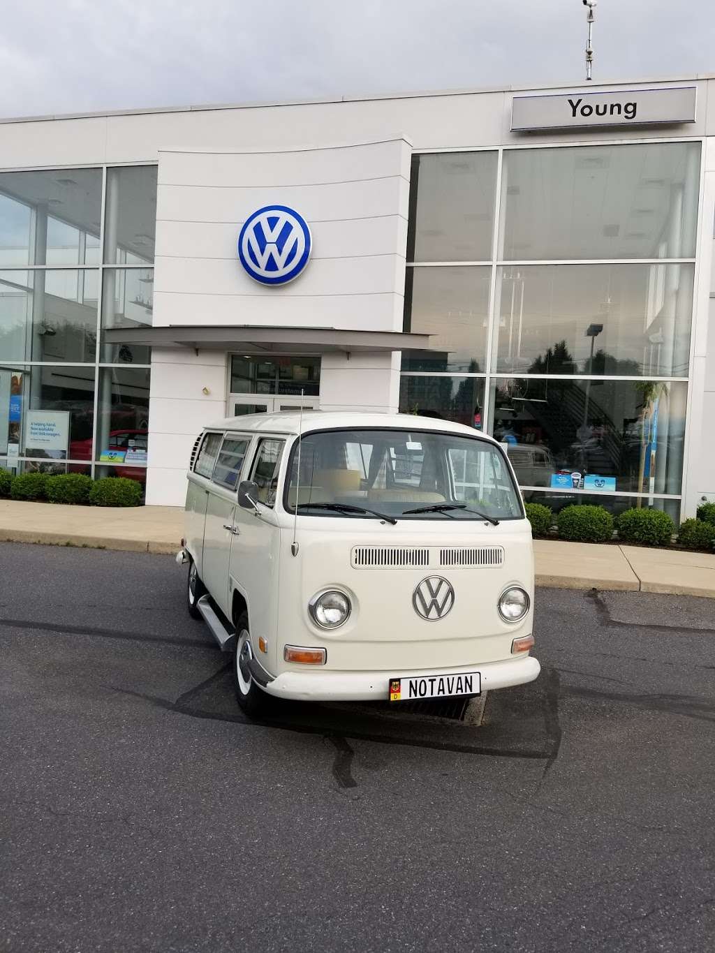 Young Volkswagen | 191 Commerce Park Dr, Easton, PA 18045, USA | Phone: (866) 308-6717