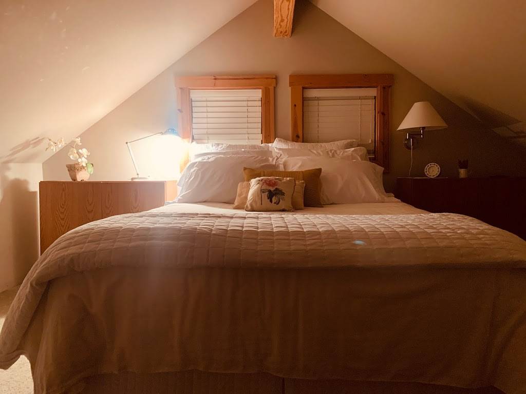 Skiff Point Guest House & Retreat | 11040 NE Mountain View Rd, Bainbridge Island, WA 98110, USA | Phone: (206) 451-4233