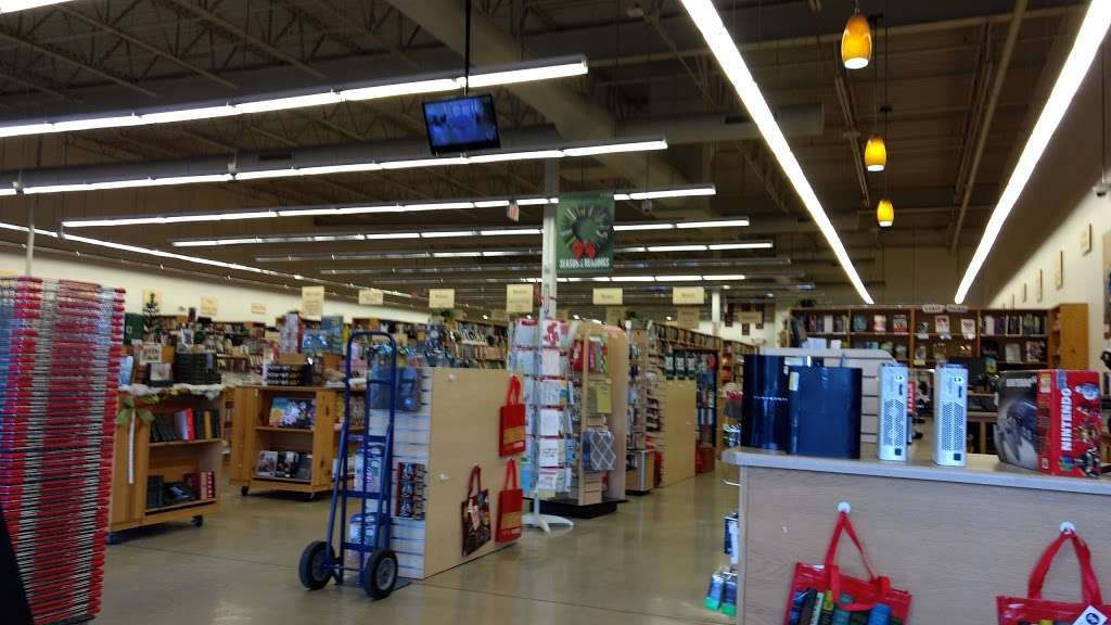 Half Price Books Schaumburg | 1075 E Golf Rd, Schaumburg, IL 60173 | Phone: (847) 995-0240