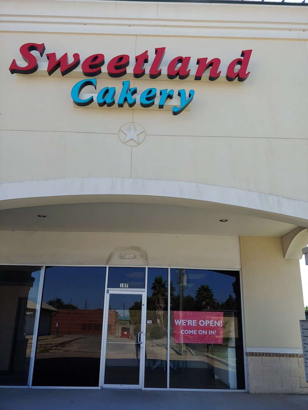 Sweetland Cakery Cakes - Wedding Cakes, Custom Cakes, Houston Ca | 6317 N Eldridge Pkwy Suite 107, Houston, TX 77041, USA | Phone: (281) 786-5820