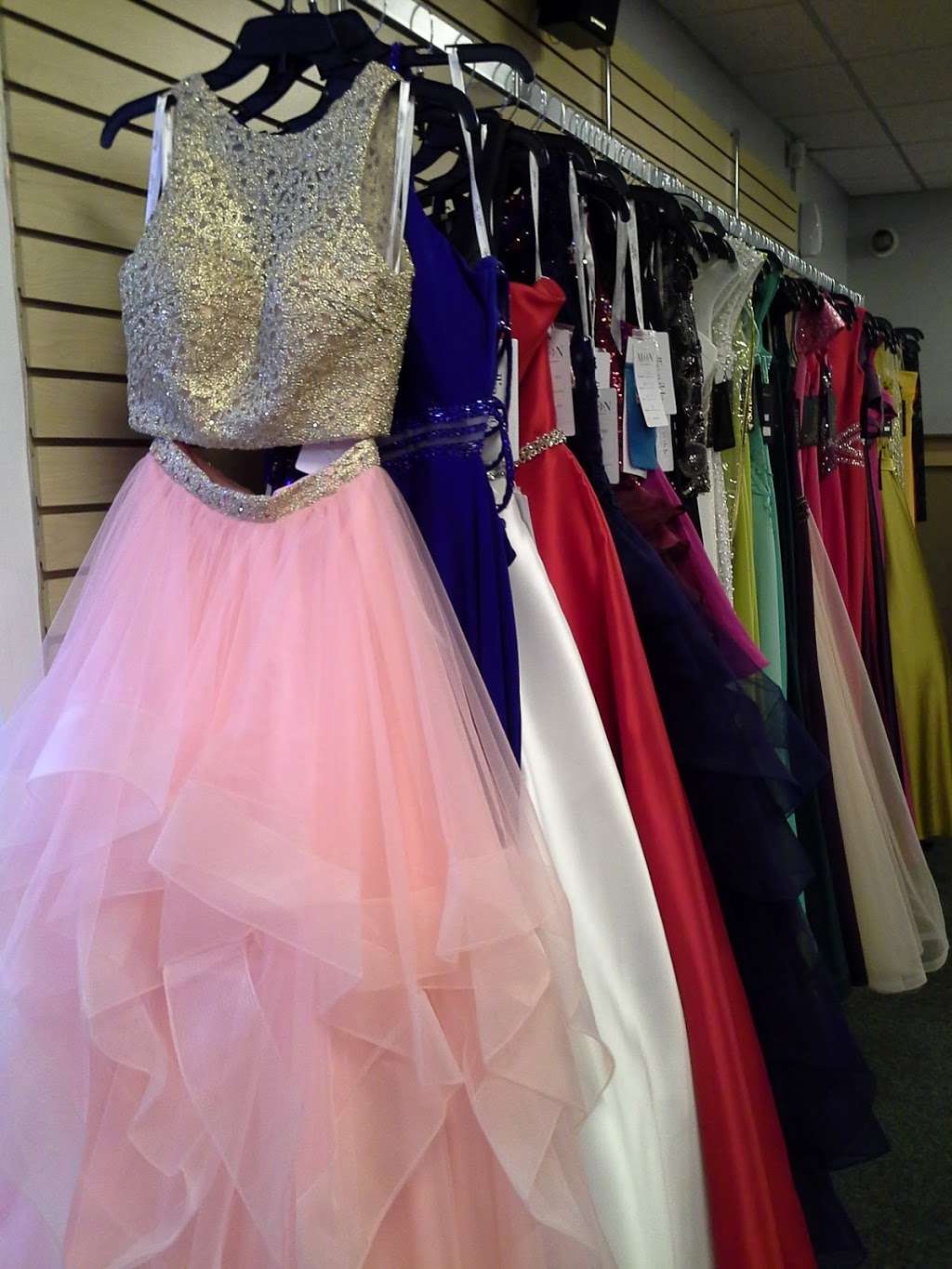 Salem Custom Tailoring | 354 N Broadway # 5, Salem, NH 03079, USA | Phone: (603) 890-9155