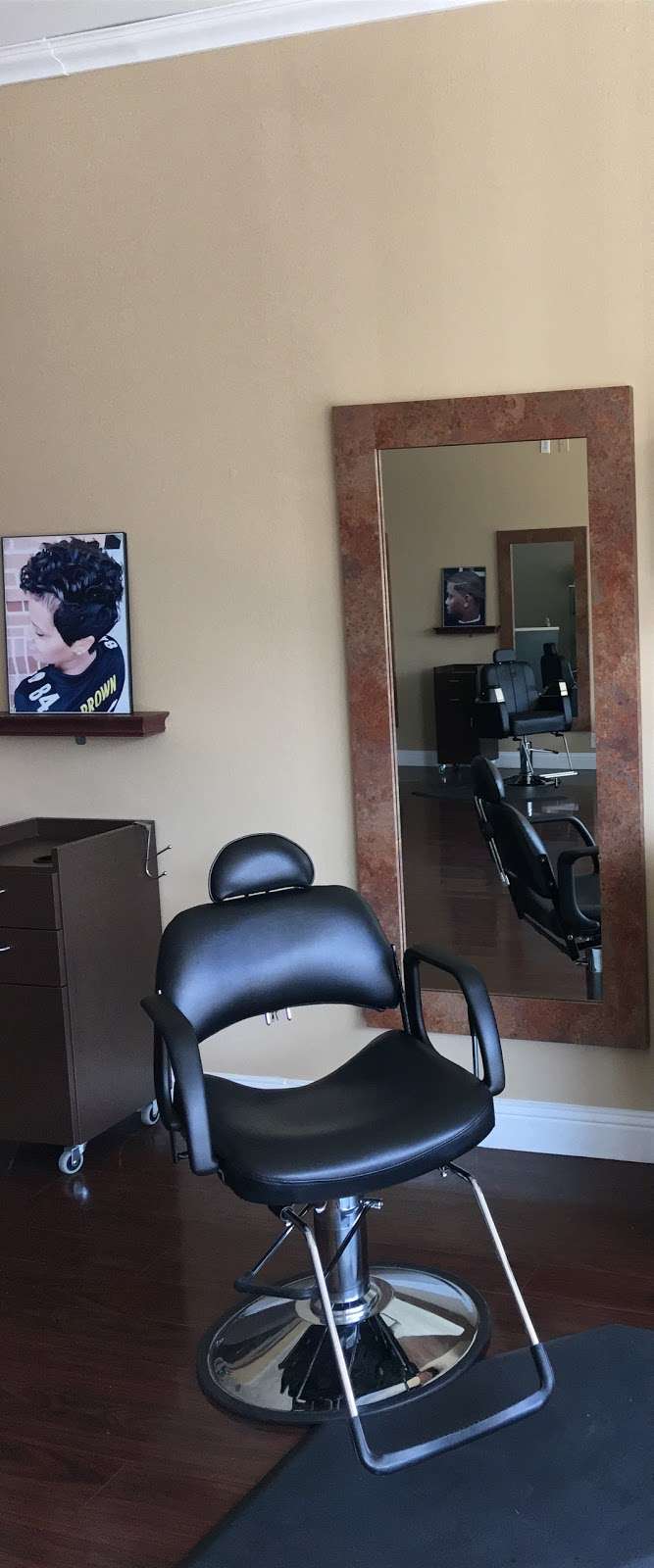 Mane and Groom Barber & Beauty Salon | 617 Uptown Blvd Suite 102, Cedar Hill, TX 75104, USA | Phone: (469) 575-0505