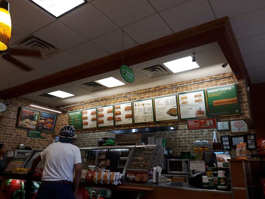 Subway Restaurants | 3348 W Lawrence Ave, Chicago, IL 60625 | Phone: (773) 267-6969