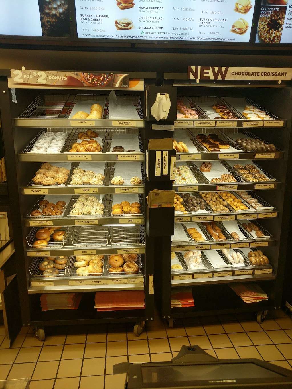 Dunkin Donuts | 4 Connecticut Turnpike, Fairfield, CT 06825, USA | Phone: (203) 927-5261