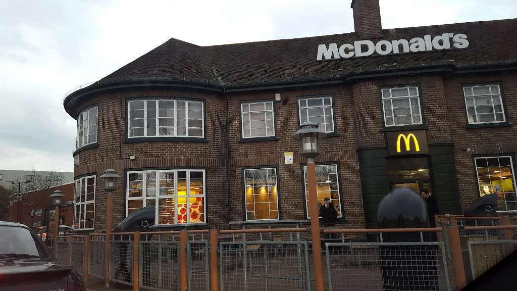 McDonalds Stanmore Cornerhouse | 154 Stonegrove, Edgware HA8 8AF, UK | Phone: 020 8958 3482