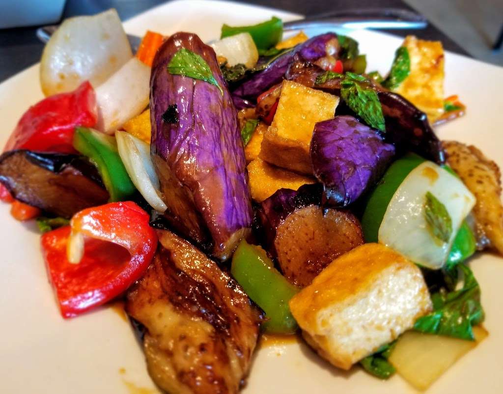 Veganic Thai Cafe | 1417 University Ave, San Diego, CA 92103, USA | Phone: (619) 230-5540