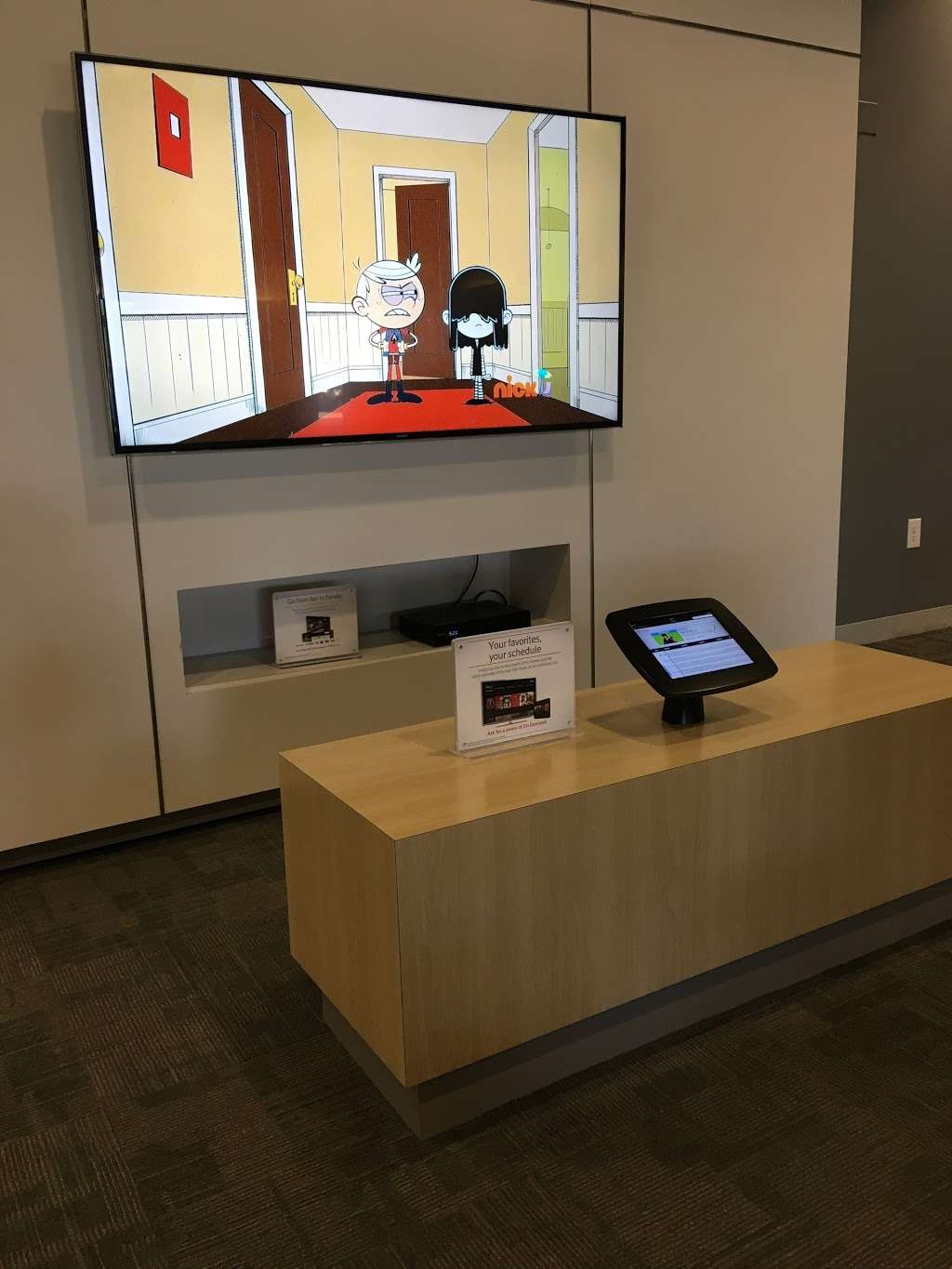 Xfinity Store by Comcast | 2815 FL-7 Suite 300, Wellington, FL 33414, USA | Phone: (800) 934-6489