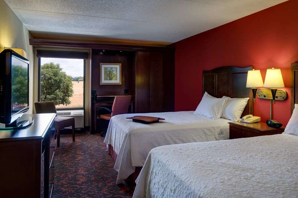 Hampton Inn Chambersburg | 955 Lesher Rd, Chambersburg, PA 17202, USA | Phone: (717) 261-9185