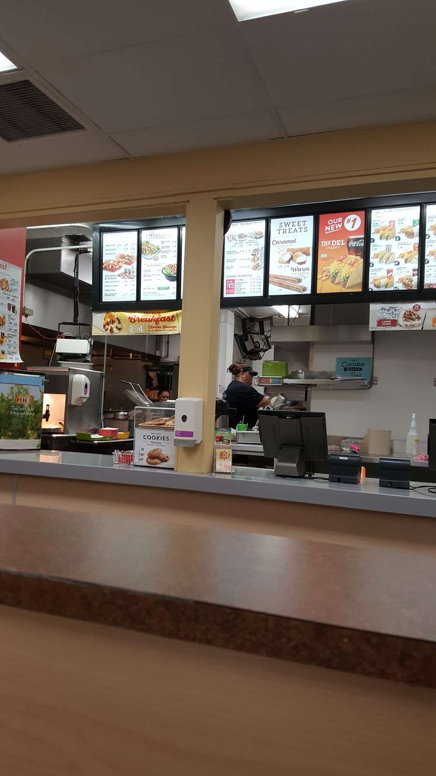 Del Taco | 624 N Mountain Ave, Ontario, CA 91762, USA | Phone: (909) 986-9966