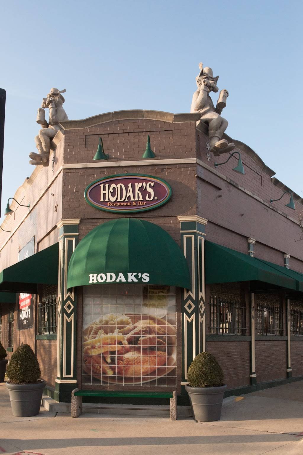 Hodaks Restaurant & Bar | 2100 Gravois Ave, St. Louis, MO 63104, USA | Phone: (314) 776-7292