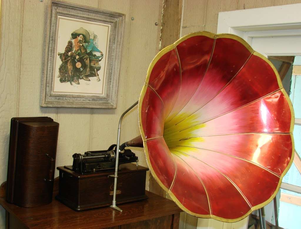 Belfast Farm Phonographs and Clocks | 13734 Scott Rd, Waynesboro, PA 17268 | Phone: (717) 762-0922