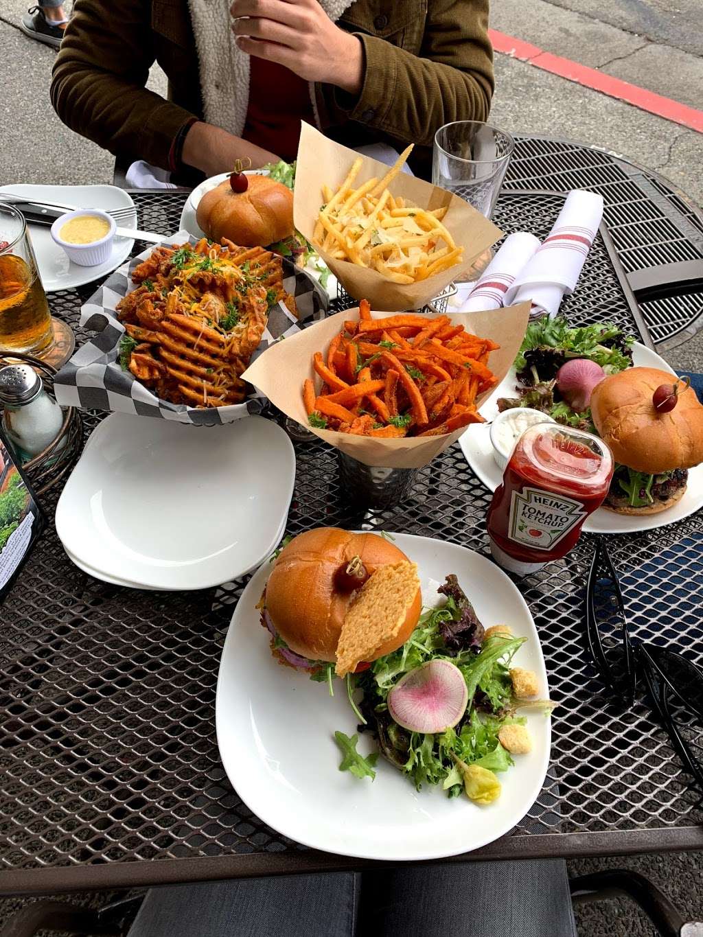 Napa Valley Burger | 670 Bridgeway, Sausalito, CA 94965, USA | Phone: (415) 332-1454