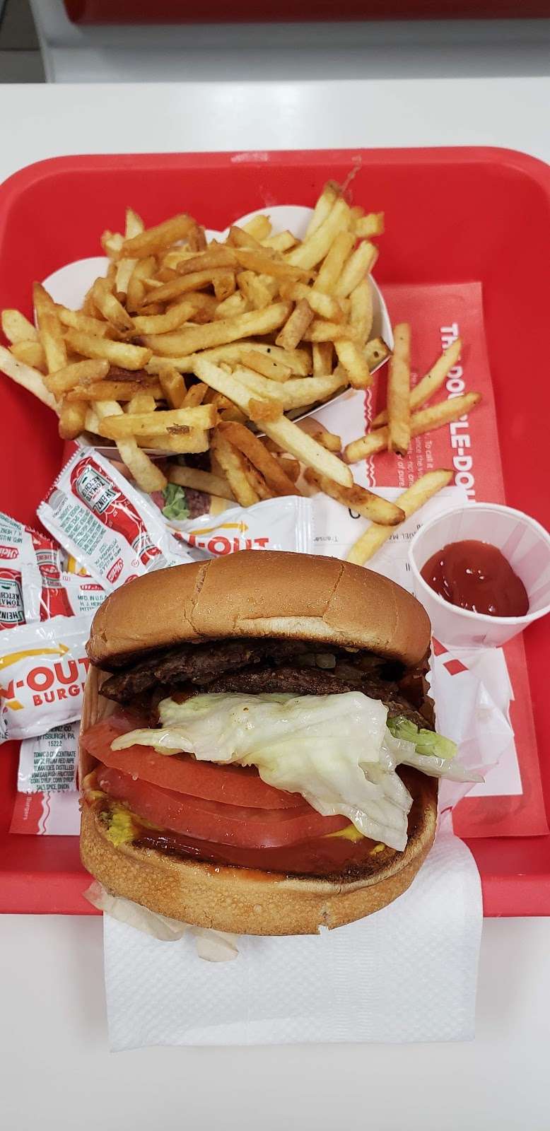 In-N-Out Burger | 7691 E Carson St, Long Beach, CA 90808, USA | Phone: (800) 786-1000