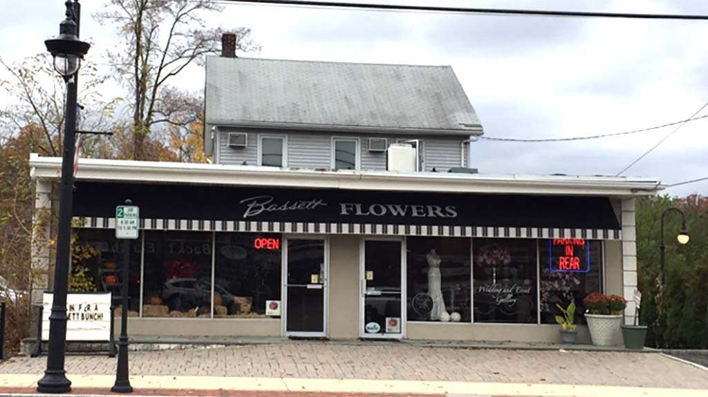 Bassett Flowers and Gifts | 305 S Main St, New City, NY 10956 | Phone: (845) 634-3638