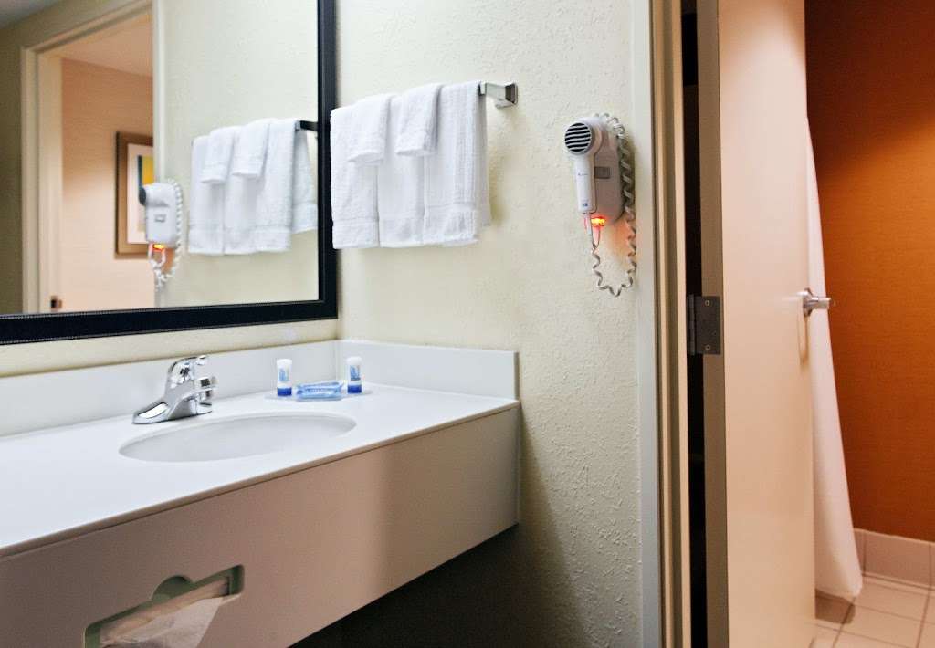 Fairfield Inn & Suites by Marriott Charlotte Arrowood | 7920 Arrowridge Blvd, Charlotte, NC 28273, USA | Phone: (704) 319-5100