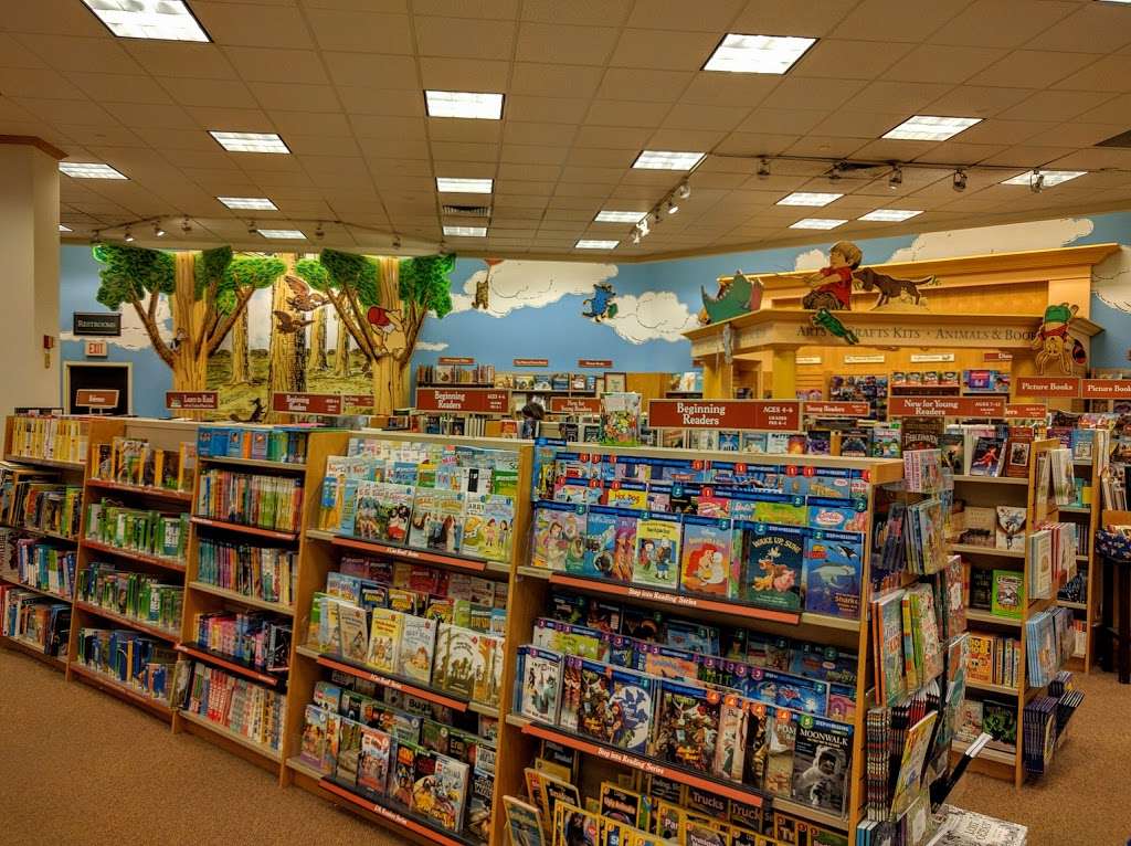 Barnes & Noble | 82 Providence Hwy, Walpole, MA 02032, USA | Phone: (508) 668-1303