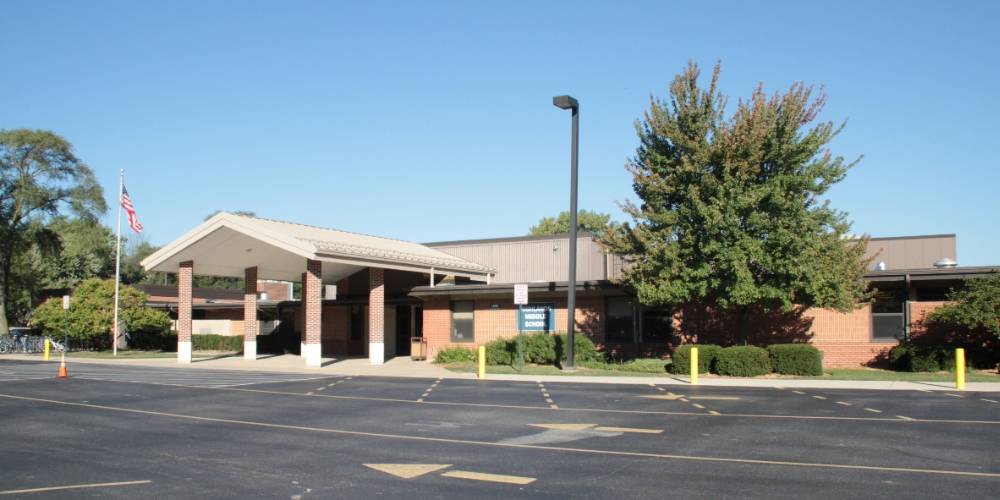 Highlands Middle School | 1850 W Plainfield Rd, La Grange Highlands, IL 60525, USA | Phone: (708) 579-6890