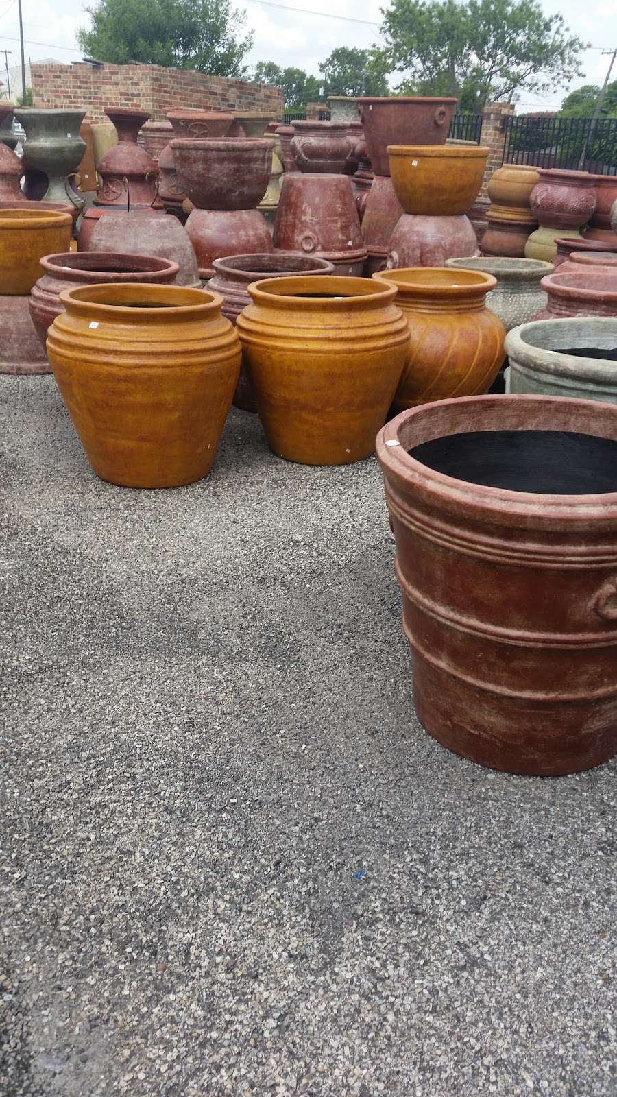 Amigos Pottery Inc | 3525 Interstate Hwy 30, Mesquite, TX 75150, USA | Phone: (469) 789-6666