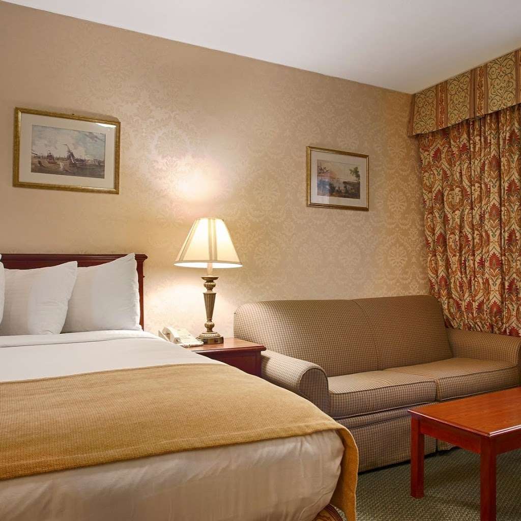 Best Western Fort Lee | 2300 NJ-4, Fort Lee, NJ 07024, USA | Phone: (201) 461-7000