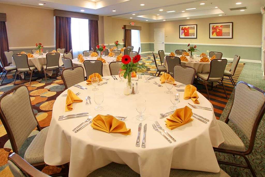 Hilton Garden Inn Aberdeen | 1050 Beards Hill Rd, Aberdeen, MD 21001 | Phone: (410) 272-1777