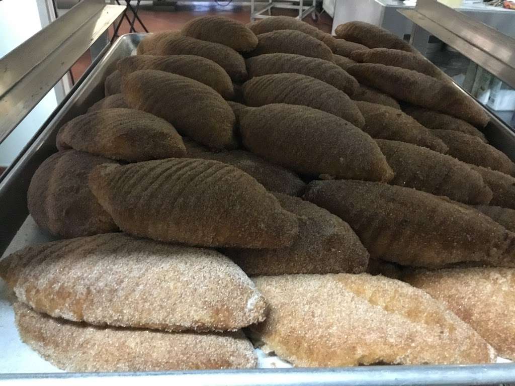 Spikes Bakery | 1708 W Highland Ave, San Bernardino, CA 92411, USA | Phone: (909) 887-9591