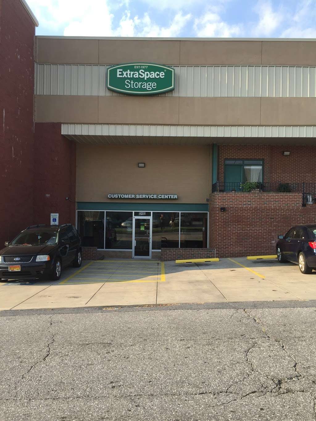 Extra Space Storage | 2400 N Howard St, Baltimore, MD 21218 | Phone: (410) 554-4823