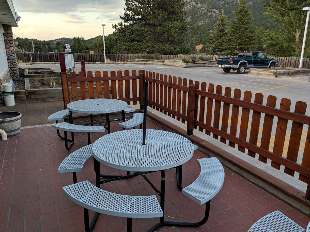 Fresh Burger Stop | 860 Moraine Ave, Estes Park, CO 80517, USA | Phone: (970) 480-1492