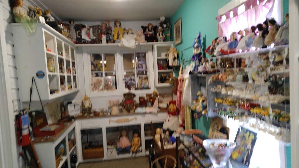 Antiquing Brazoria County Co-op store | 6882, 1004 Hwy 6, Alvin, TX 77511, USA | Phone: (979) 799-6940