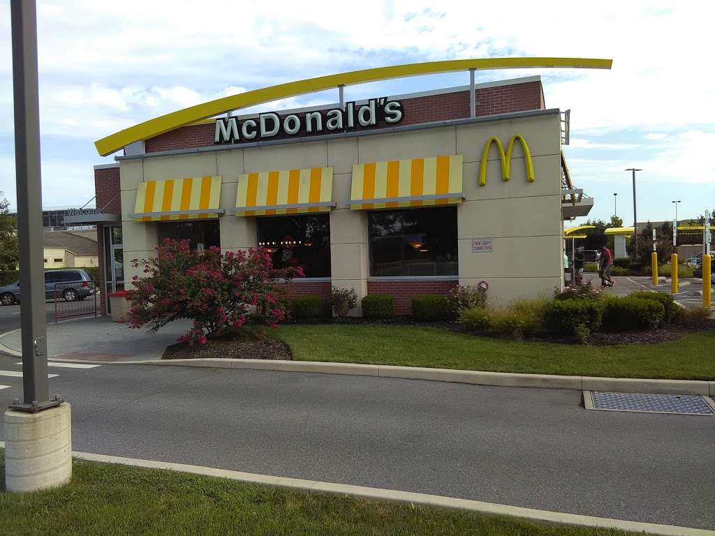 McDonalds | 879 N Dupont Hwy, Dover, DE 19901, USA | Phone: (302) 674-8573