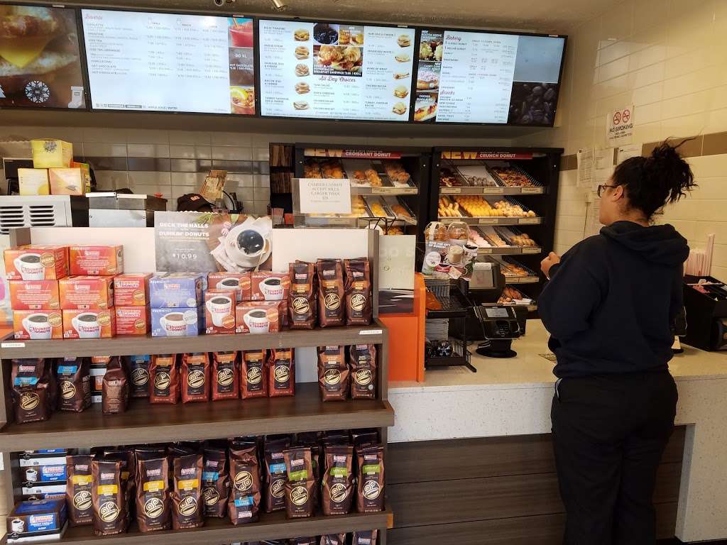 Dunkin Donuts | Gulf Gas Station, 10801 Grand Central Pkwy, East Elmhurst, NY 11369, USA | Phone: (718) 478-1926