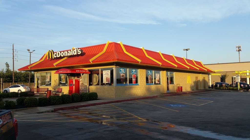 McDonalds | 8940 W, TX-8 Beltway, Houston, TX 77040, USA | Phone: (832) 237-1833