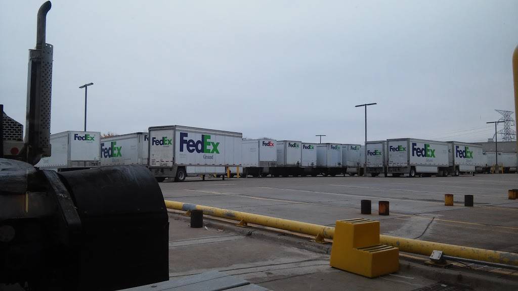 FedEx Ground | 7 Long Lake Rd, St Paul, MN 55115, USA | Phone: (800) 463-3339