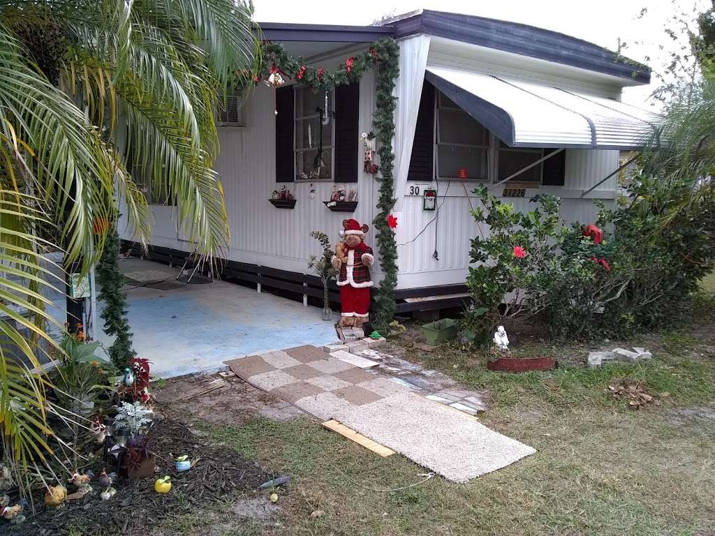 Three Palms Mobile Home Park | 15007 Old US Hwy 441, Tavares, FL 32778, USA | Phone: (321) 332-3477