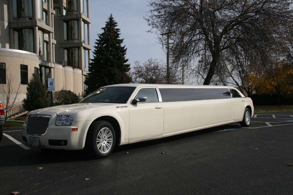 Stretch Limousine, Inc | 4915 N Cumberland Ave, Norridge, IL 60706 | Phone: (708) 452-5022