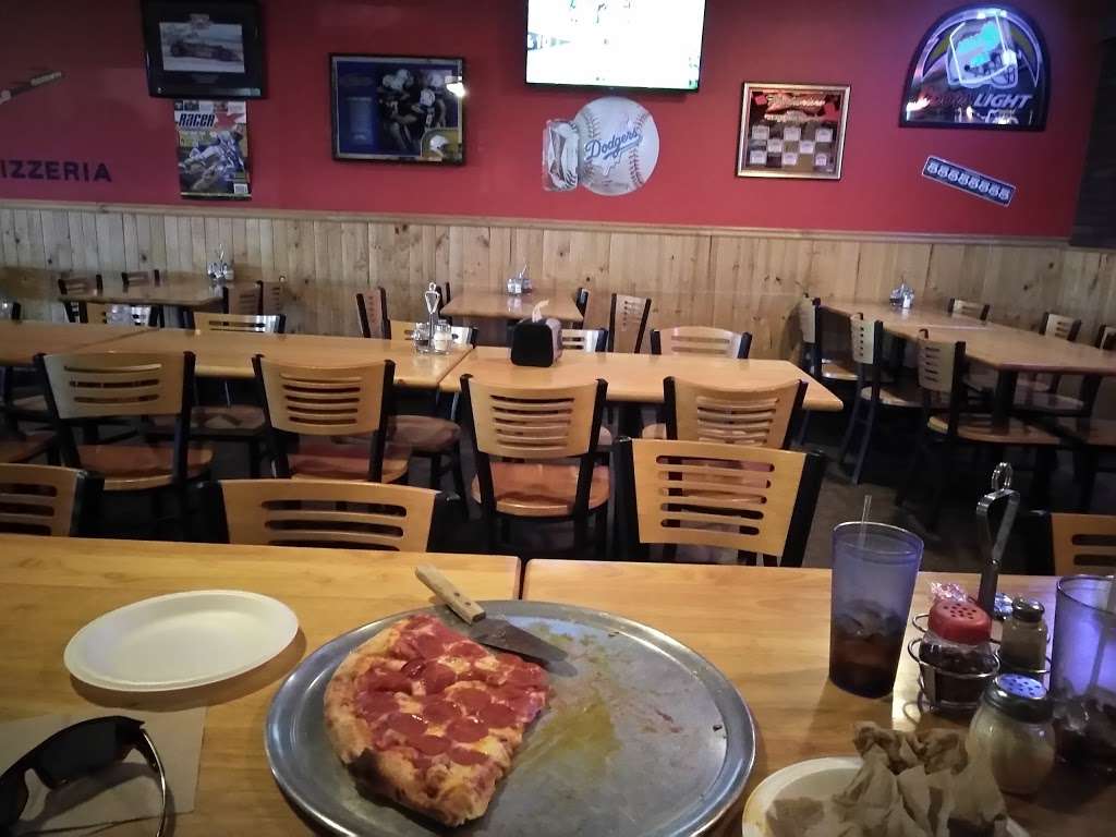 Fratellis Pizzeria | 15065 Vista Rd, Helendale, CA 92342 | Phone: (760) 843-6902