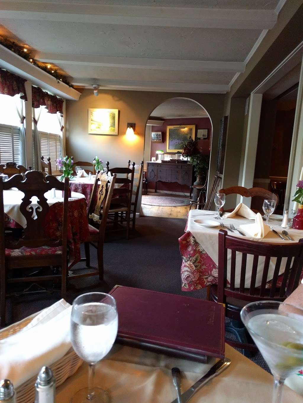 Ferndale Inn | PA-611 & Church Hill Rd, Ferndale, PA 18921, USA | Phone: (610) 847-2662