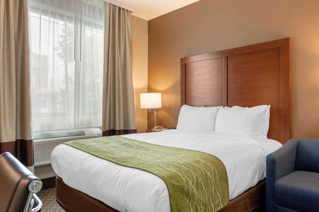 Comfort inn | 144-15 Liberty Ave, Jamaica, NY 11435, USA | Phone: (718) 291-0111