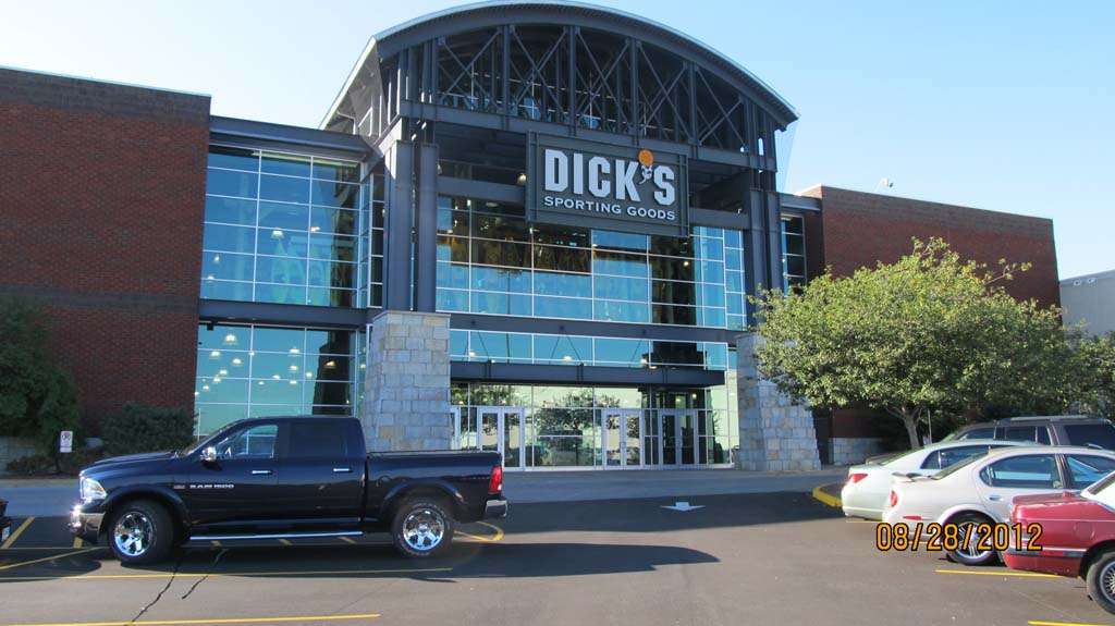 DICKS Sporting Goods | 6020 E 82nd St, Indianapolis, IN 46250, USA | Phone: (317) 576-0300