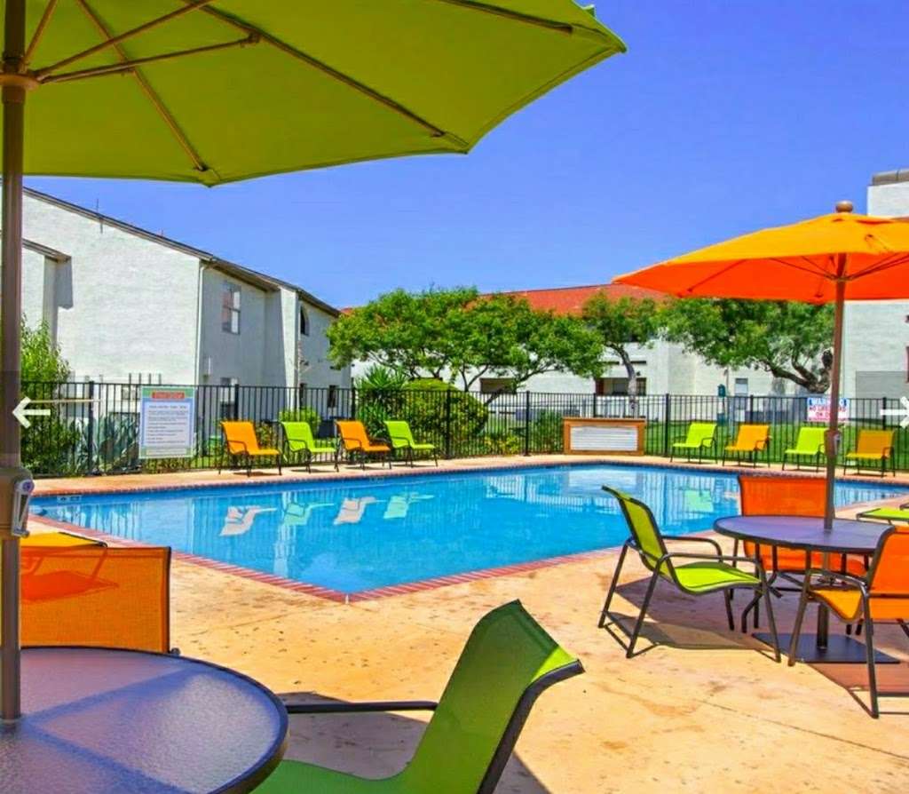 Villas De Toscana Apartments | 7999 Potranco Rd, San Antonio, TX 78251 | Phone: (833) 962-3394