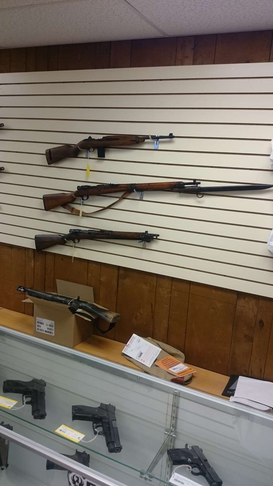 THE GUN SHOP LLC | 1452 Sheridan Rd, Kenosha, WI 53140 | Phone: (262) 925-1001