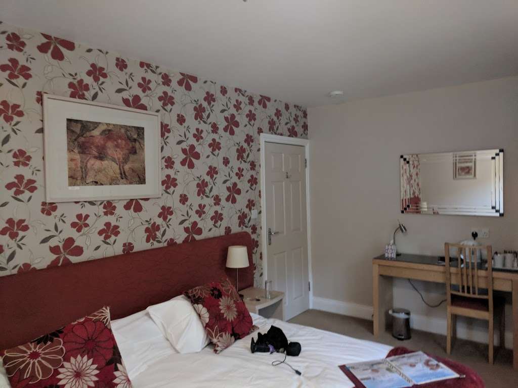 Pretty Maid House | London Rd, Wrotham Heath, Sevenoaks TN15 7RU, UK | Phone: 01732 886445