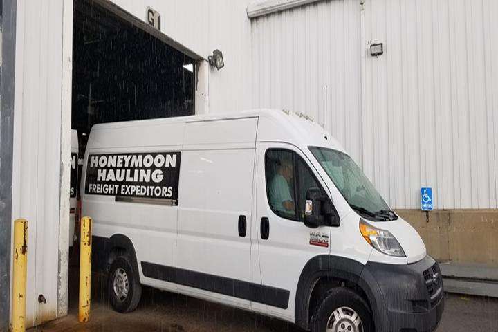 Honeymoon Hauling | 2301 California St, Columbus, IN 47201, USA | Phone: (812) 378-5584