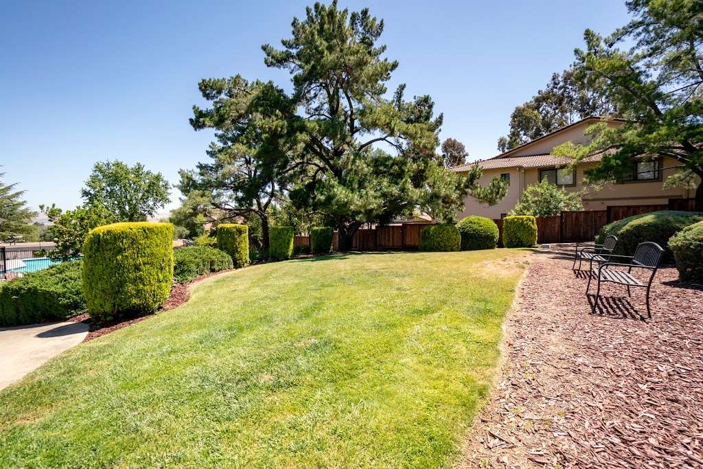 Pleasanton Heights Apartment Homes | 3800 Vineyard Ave, Pleasanton, CA 94566, USA | Phone: (925) 846-4460