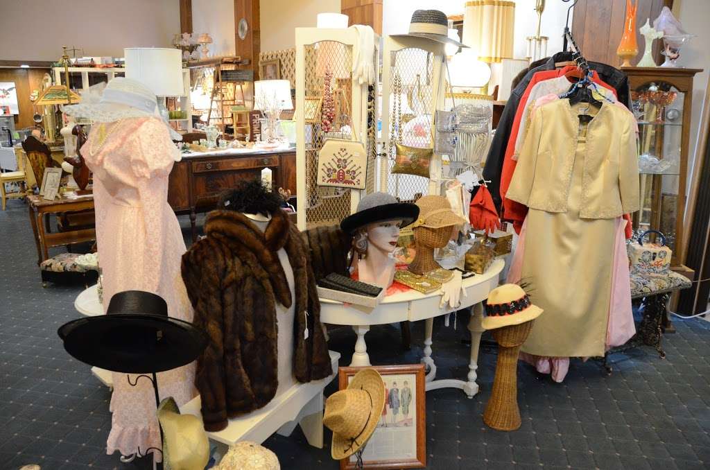 Vintage Treasures | 507 W Exchange St, Crete, IL 60417, USA | Phone: (708) 672-7090