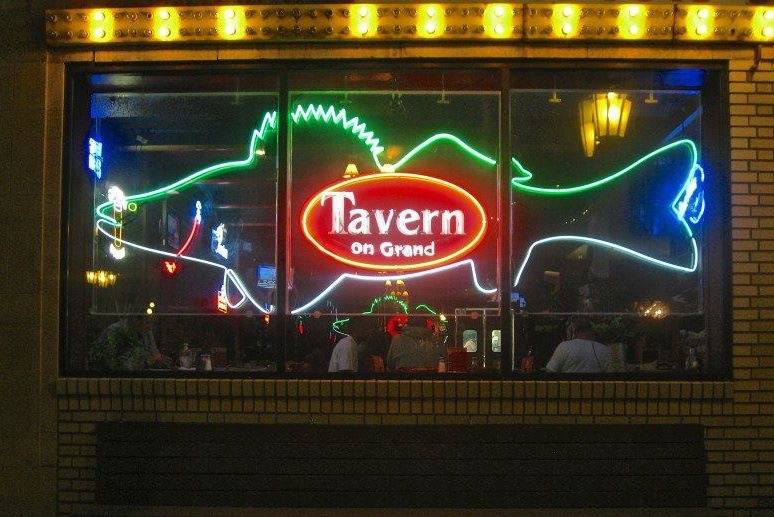 Tavern on Grand | 656 Grand Ave, St Paul, MN 55105, USA | Phone: (651) 228-9030